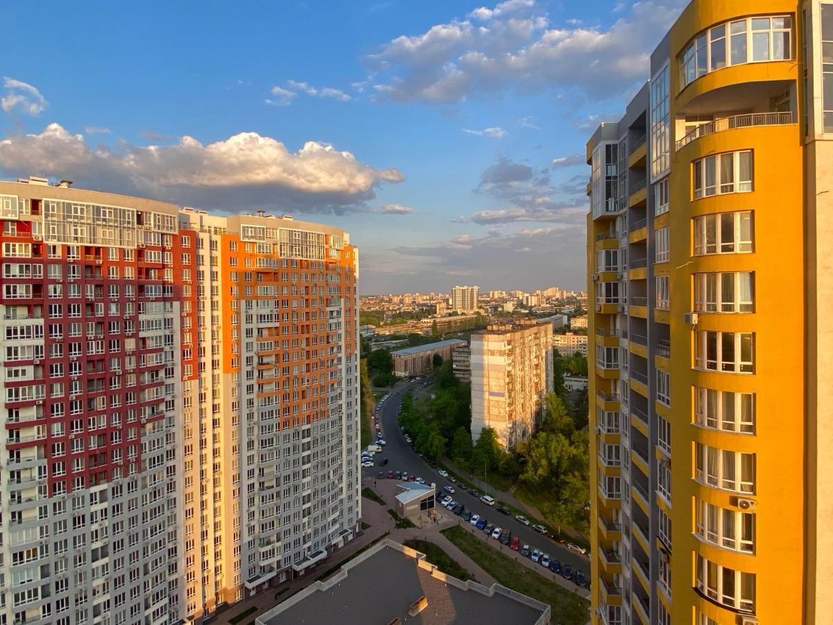 Затишна І Тепла Квартира, Метро Лівобережна, Мвц, Інститут Серця Kiev Ngoại thất bức ảnh